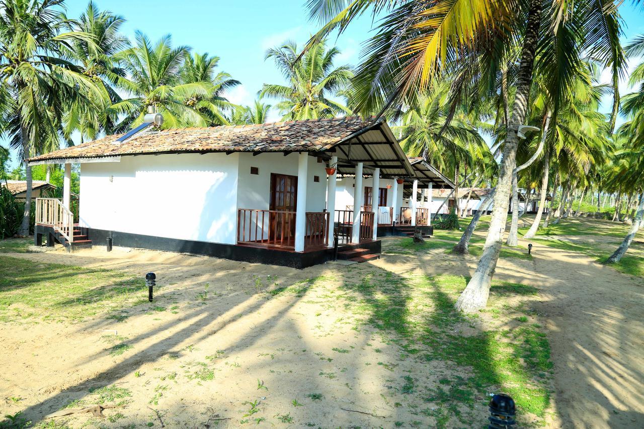 Darwins Beach Resort Tangalle Exterior photo