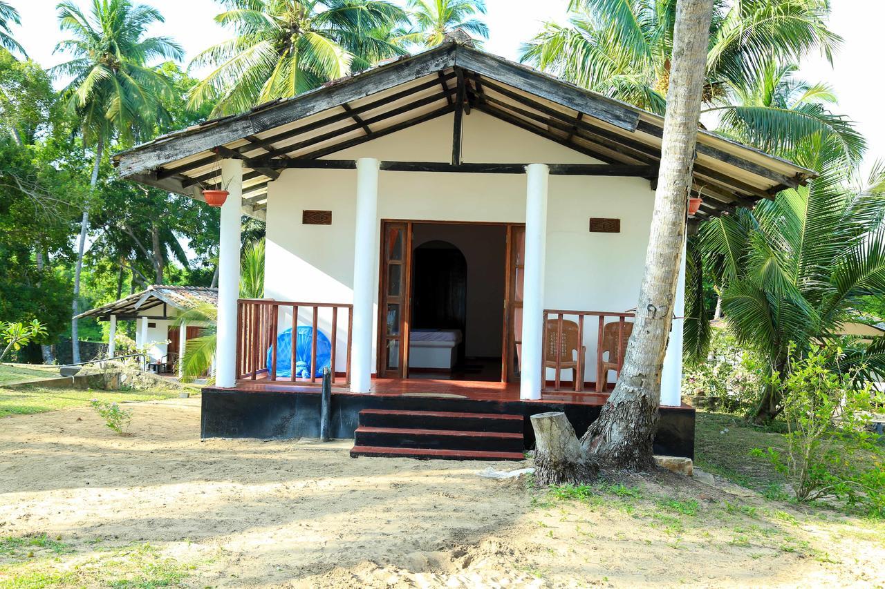 Darwins Beach Resort Tangalle Exterior photo