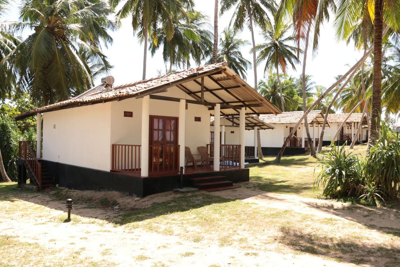 Darwins Beach Resort Tangalle Exterior photo
