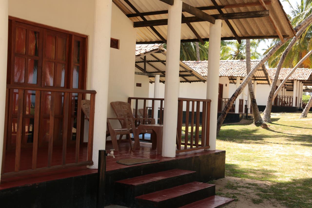 Darwins Beach Resort Tangalle Exterior photo