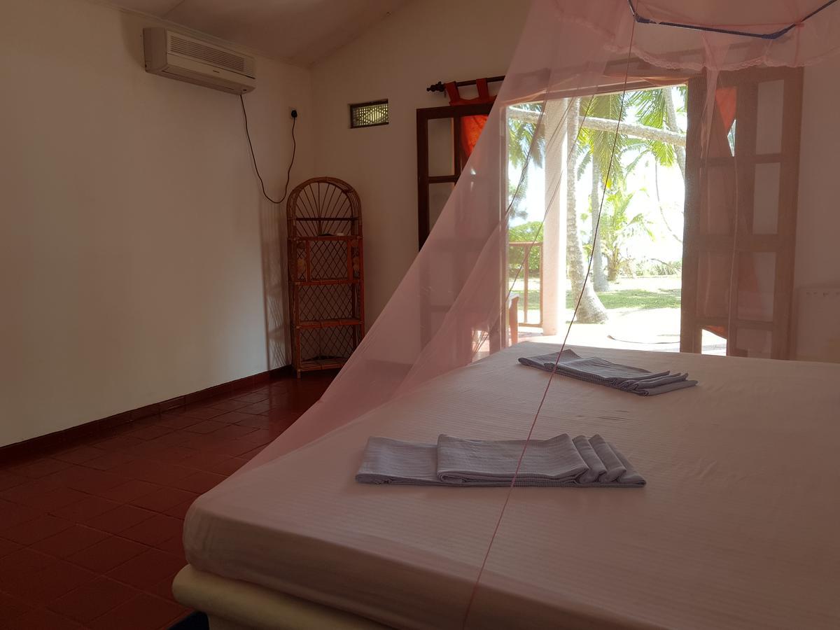 Darwins Beach Resort Tangalle Exterior photo